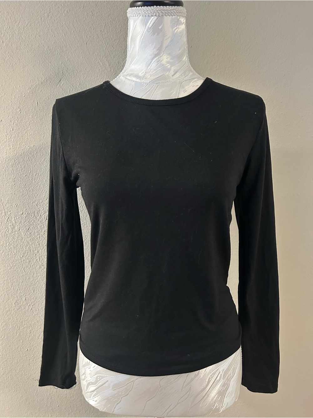 Classic Women’s Long Sleeve Crewneck Top - Black
